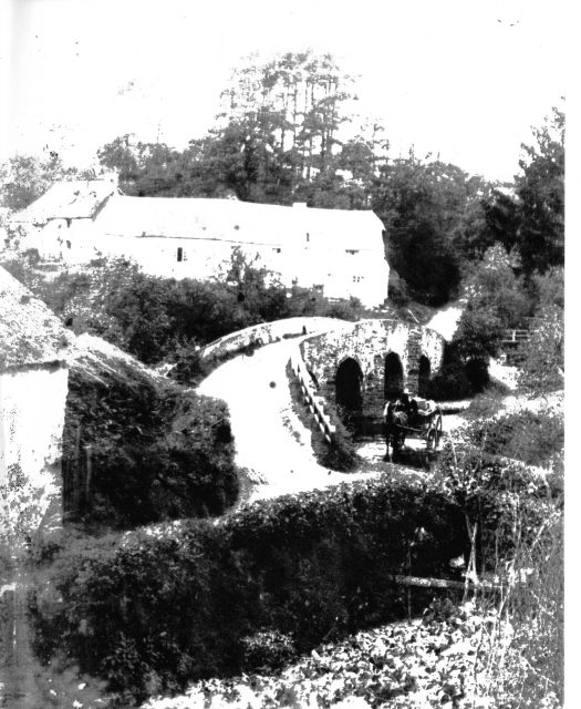 Drayford Bridge prior to new bridge c 1912 house on left foreground possible clockmaker.jpg