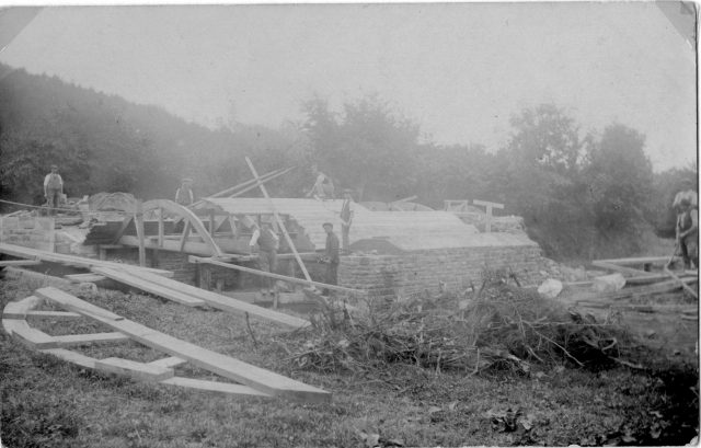 Building of Drayford Bridge framework early 1900s.jpg