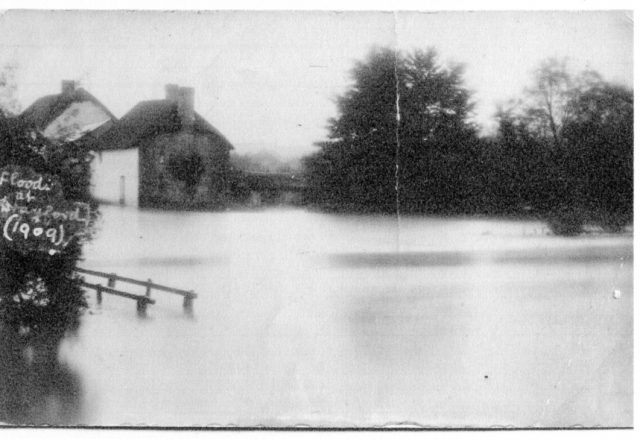 DR10 Floods at Drayford 1909.jpg