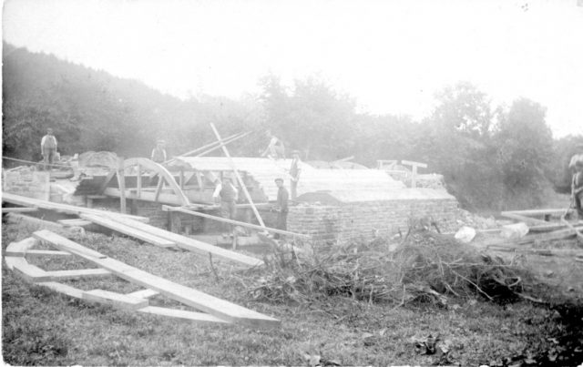 DR6 Building the Bridge Pre 1914.jpg