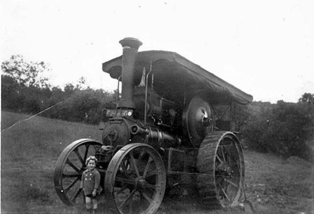 maurice butt 5 with traction engine.jpg