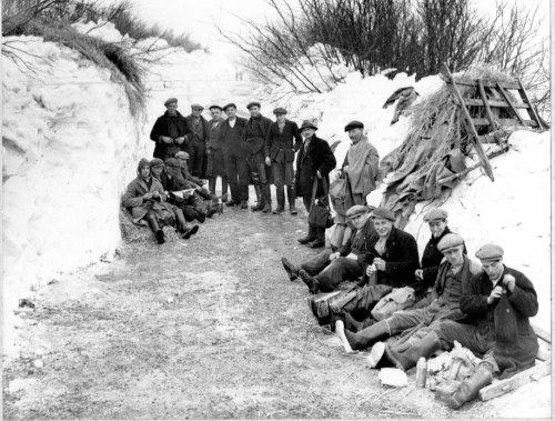 DR11-Clearing-Snow-on-Drayford-Hill-February-1939