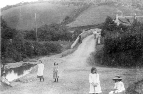 DR4-View-North-to-South-over-the-Dart.-Heading-to-Thelbridge