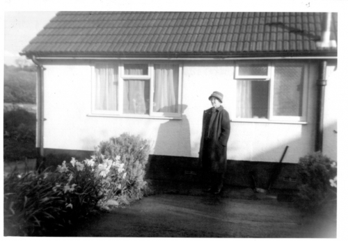 EW10-Killin-Charlie-Hammets-Bungalow