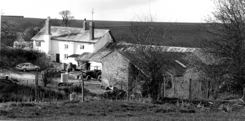 FA13-Rusden-Farmhouse-c1990s