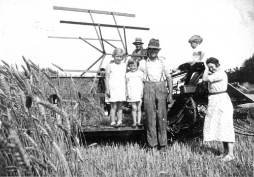 FA20-Yetheridge-Aubery-Hosegood-Senior-man-in-background-Ivan-Sperduti